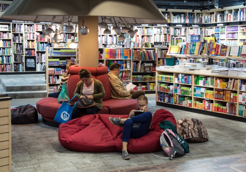 magasin-BORMES LES MIMOSAS-min_books_bookstore_book_reader_readers_reading_shop_sale_books-849006