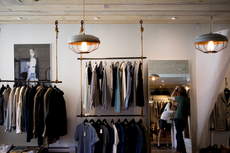 magasin-BORMES LES MIMOSAS-min_clothing_store_shop_boutique_men's_fashion_clothes_business_retail_shopping-1062572
